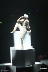 组图：郭富城个唱变型金刚舞台华丽震撼