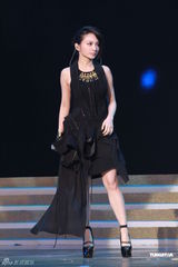 组图：陈思思开唱人气火爆 曾志伟主持twins任嘉宾