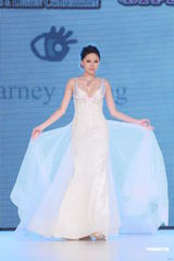 组图：名模婚纱展争奇斗艳 Ana R不幸丢手机