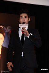 组图：《华丽的挑战》办见面会 陈意涵片场很疯狂