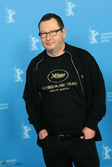 组图：拉斯冯提尔抗议戛纳 拉博夫套纸袋走红毯