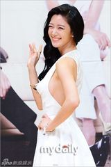 组图：李泰兰新剧发布 Clara真空上阵秀锥子胸