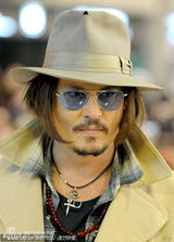 幻灯图集：约翰尼-德普现身日本惹粉丝疯狂