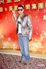 幻灯图：英皇群星出席春茗晚宴 Twins再度“合体” 