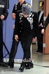 组图：韩国偶像组合神话15周年演唱会