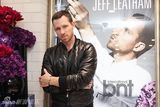 组图：Jeff Leatham到访彩妆品牌花朵主题店