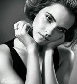 组图：艾玛-沃特森登封面香肩美背一览无余