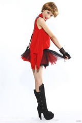 组图：叶熙祺新年绚烂写真 俏丽短发引领时尚风潮