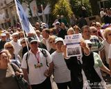 幻灯图集：《法外之徒》遭游行抗议 电影宫安保升级