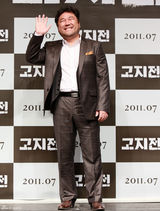 高清图：高修申河均宣传《高地战》 金玉彬红发抢镜