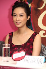 组图：朱茵赞男友黄贯中真性情 偶尔有做母亲冲动