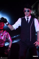 高清组图：韩庚代言粉丝尖叫 尚雯婕王栎鑫等助阵