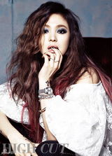 组图：宋慧乔烟熏妆拍大片 冷傲性感风情万种