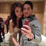 组图：张家辉拥半裸变性人 揽手遮美乳贴面暧昧