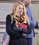 高清组图：布莱克-莱弗利现身《绯闻女孩》片场