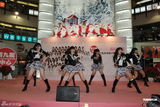 组图：日本组合AKB48成员香港会歌迷热情亲民