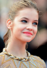 高清组图：超模芭芭拉-帕尔文露背礼服亮相戛纳