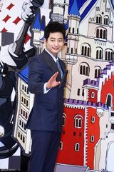 高清图：朴施厚文根英宣传《清潭洞爱丽丝》