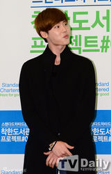 组图：韩星李钟硕出席慈善活动 暖男表里如一