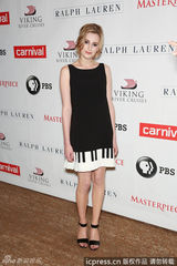 组图：《唐顿庄园》大小姐干练亮相笑意盈盈