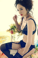 组图：张舒媛大尺度写真曝光 宅男女神性感升级