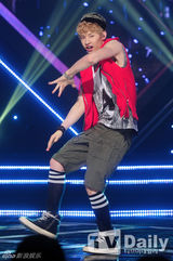 组图：SJ-M成员Henry热唱 EXO秀劲爆狼舞