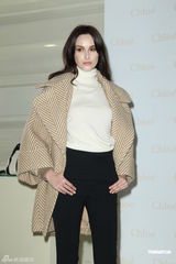 组图：吴佩慈下月巴黎庆生 找男友身高有要求