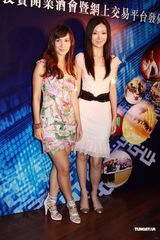 幻灯图：叶翠翠分享投资心得 任达华储黄金传给女儿 