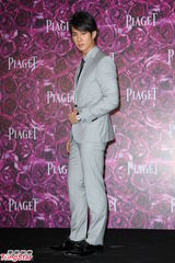 组图：隋棠名表展露消瘦身材 吴尊英挺帅气魅力难挡