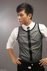 高清图集：朱雨辰曝光新写真 优质偶像当红不让