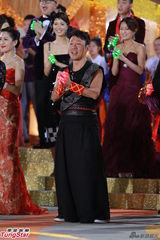 组图：无线45周年台庆群星荟萃 黎耀祥获奖陈豪反串