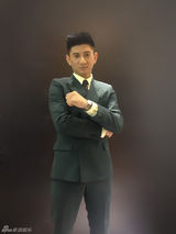 组图：吴奇隆与尼古拉斯-凯奇出席活动帅气合影