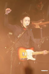 组图：黄贯中开唱未见朱茵 陈豪黄德斌助阵