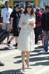 组图：威尼斯美裙盘点 休闲靓丽vs性感妖娆