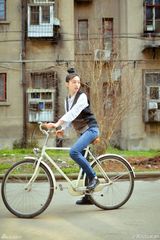 组图：武大女神生活美照 长发飘逸清新自然