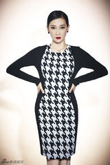 组图：孙嘉质感大片 短发红唇展现冷艳魅惑