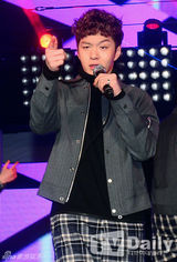 组图：BTOB发新曲《嘀嘀铛铛》 棒球服青春洋溢