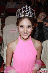 组图：慈善晚会谭咏麟等献唱 港姐冠军亮相庆功