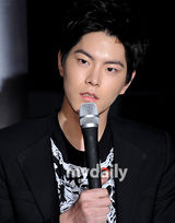 组图：洪宗贤《Jungle Fish2》试映 申素律甜美