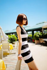 组图：王文绮初秋百搭写真 享受清新阳光之旅