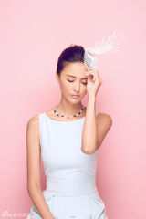 组图：张歆艺双面大片俏皮知性魅力独特