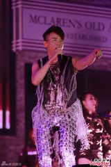 组图：陶喆个唱致敬梅艳芳 两人曾因音乐结缘