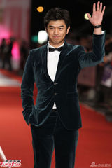 组图：群星亮相金钟奖红毯 林依晨陈柏霖受追捧