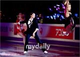 组图：韩花样滑冰运动员金妍儿变身冰上杰克逊