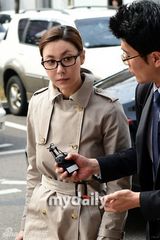 组图：韩地方法院开庭审理成贤娥涉嫌卖淫案