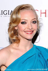 幻灯图：《克洛伊》首映 摩尔与阿曼达相得益彰