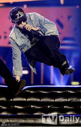 组图：SHINee等亮相活动 Rainbow等T台走秀