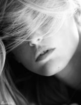 组图：莱昂纳多前女友芭儿-拉法莉妖娆登封面