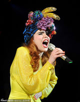 组图：女星斗艳菜叶清凉裹身 夏娃诱惑秀色可餐