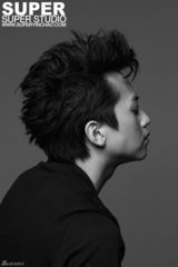 高清图：邓超全新黑白大片 冷峻动感散发迷人气质